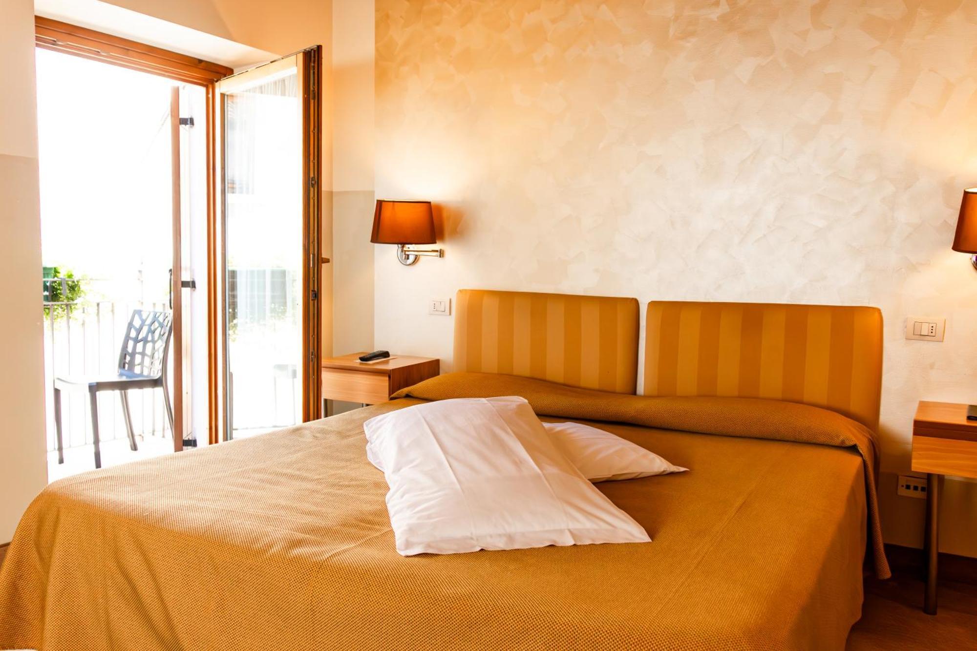 Hotel Dependance Silvestro غارْدا المظهر الخارجي الصورة